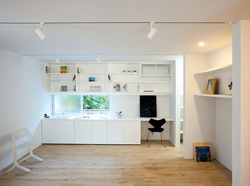 A Colorful Contemporary Home with Splashes of Bold Accents in Nagoya by Atelier Tekuto (19)