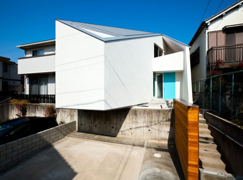 A Colorful Contemporary Home with Splashes of Bold Accents in Nagoya by Atelier Tekuto (2)