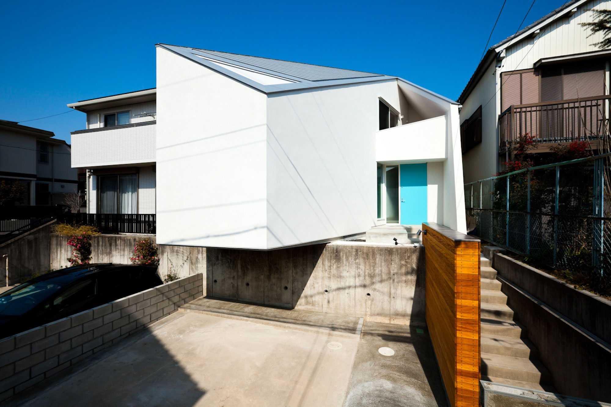 A Colorful Contemporary Home with Splashes of Bold Accents in Nagoya by Atelier Tekuto (2)