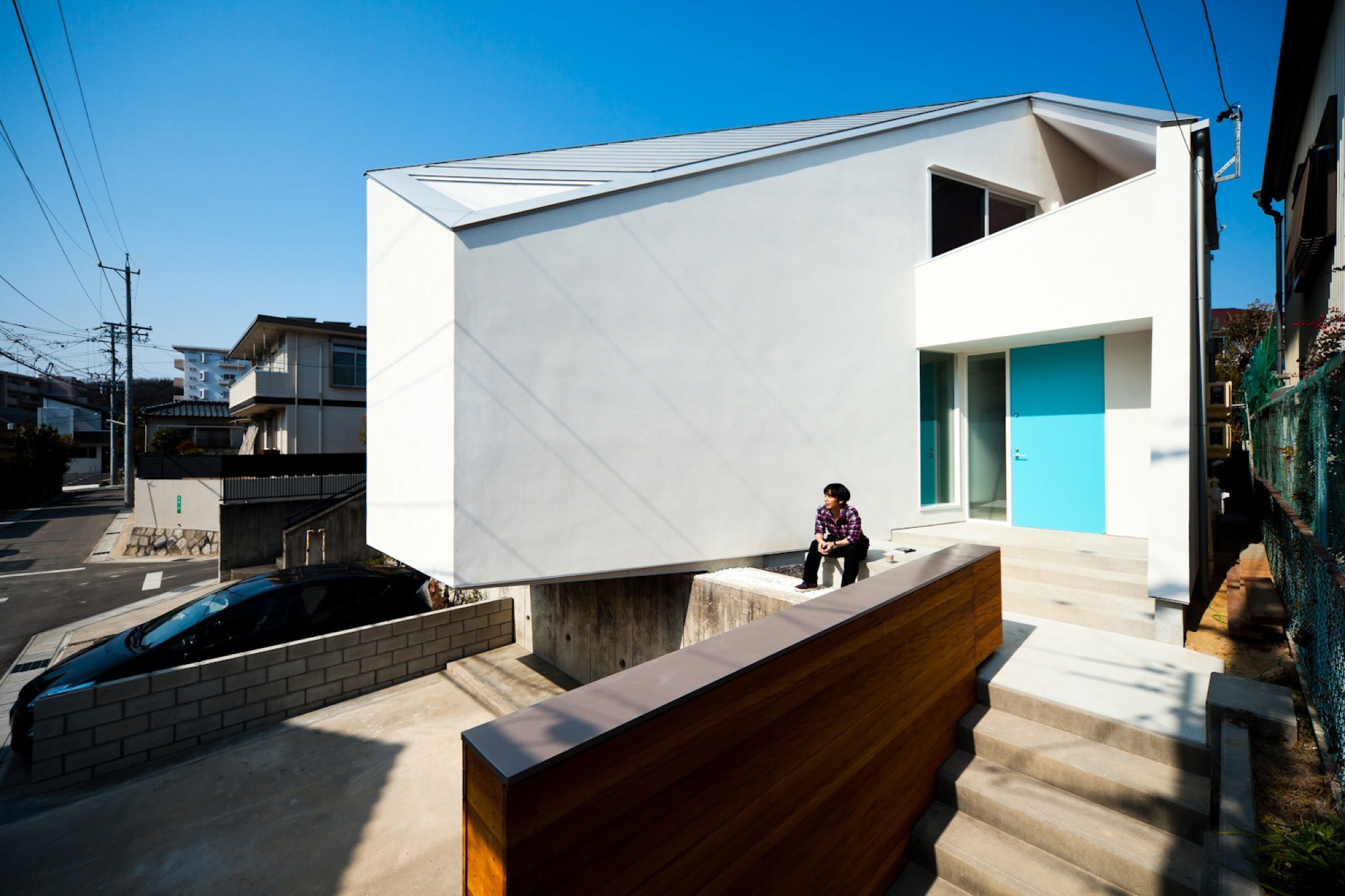 A Colorful Contemporary Home with Splashes of Bold Accents in Nagoya by Atelier Tekuto (3)
