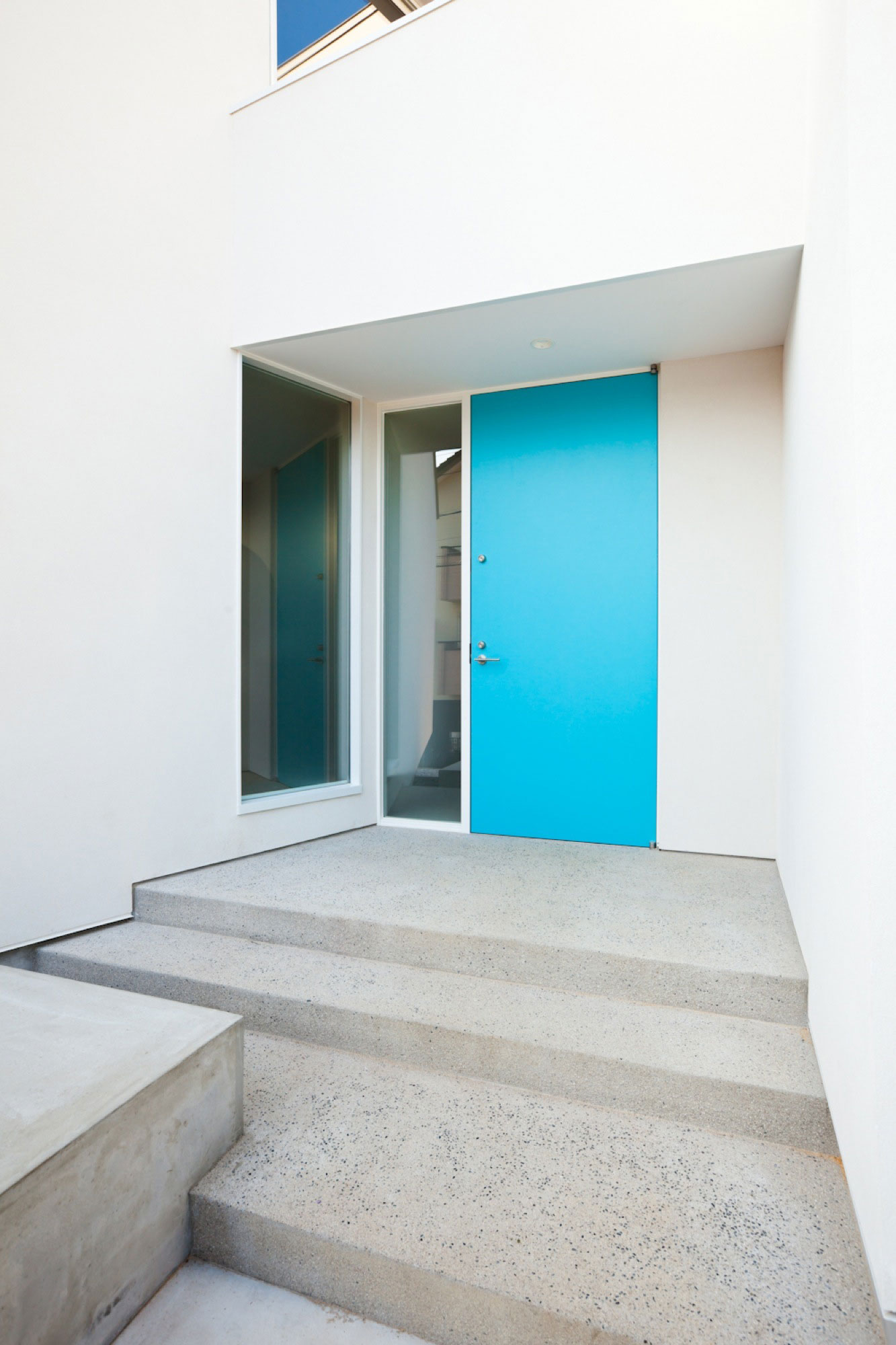 A Colorful Contemporary Home with Splashes of Bold Accents in Nagoya by Atelier Tekuto (4)