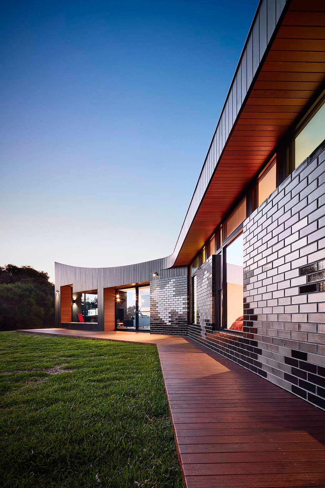 A Colorful Modern Home with Simple and Beautiful Lines in Waratah Bay by Hayne Wadley Architecture (11)