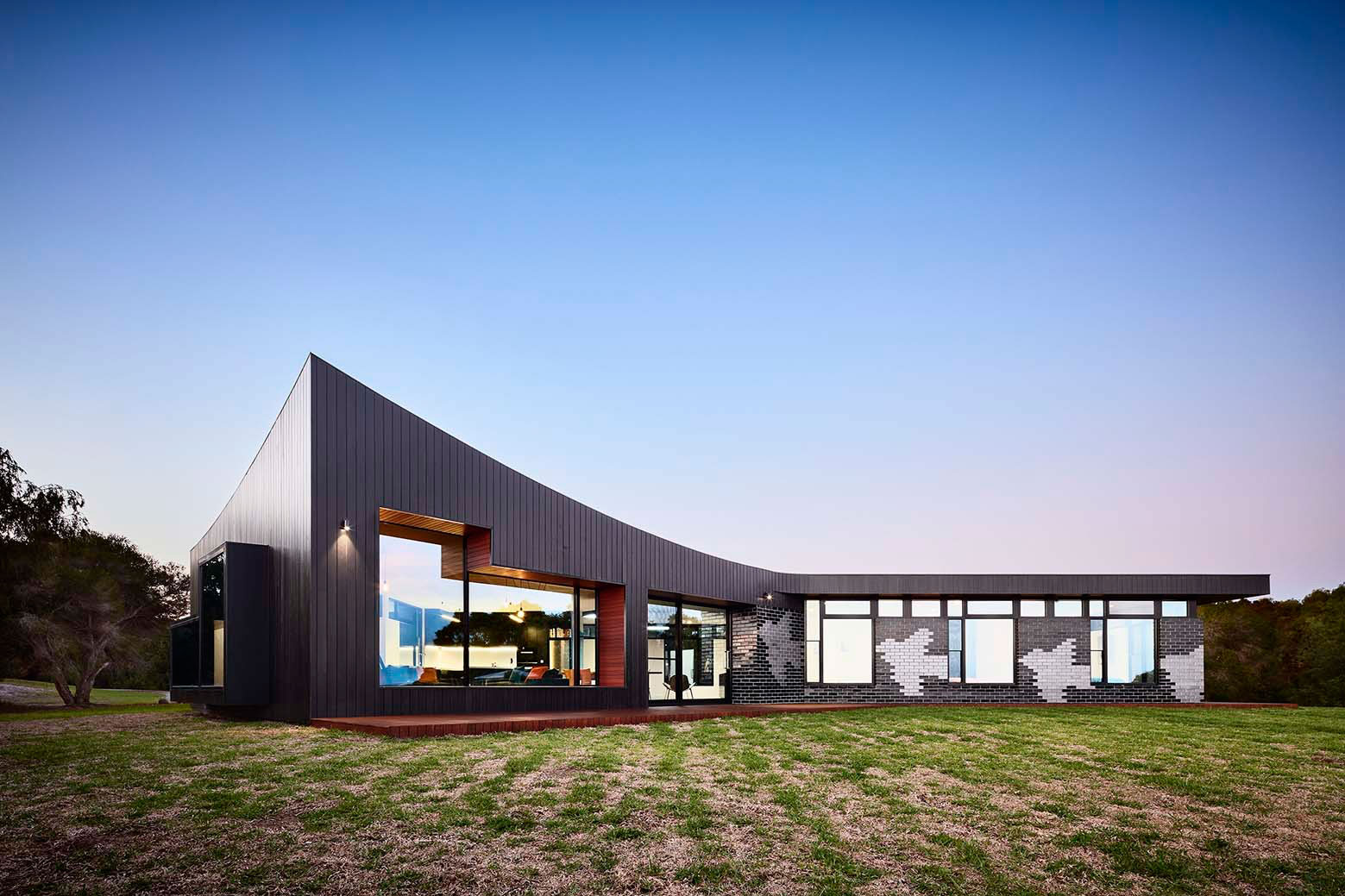 A Colorful Modern Home with Simple and Beautiful Lines in Waratah Bay by Hayne Wadley Architecture (12)