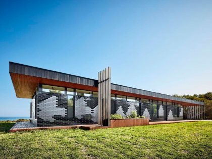 A Colorful Modern Home with Simple and Beautiful Lines in Waratah Bay by Hayne Wadley Architecture (2)