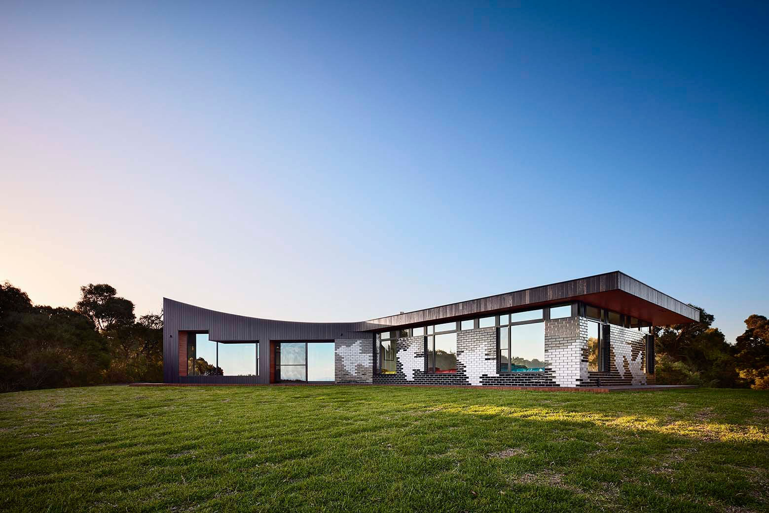 A Colorful Modern Home with Simple and Beautiful Lines in Waratah Bay by Hayne Wadley Architecture (3)