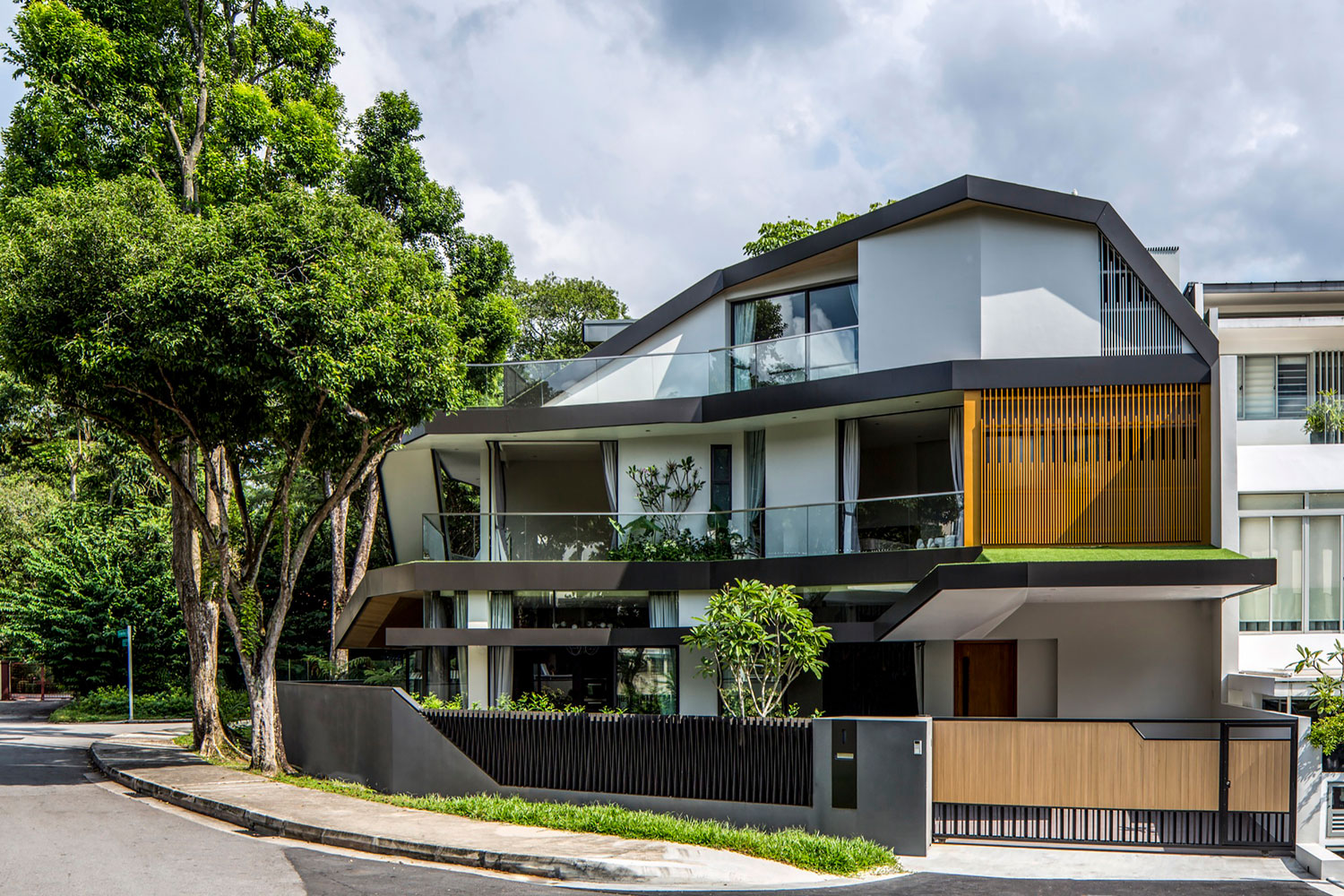 A Comfortable Contemporary House Surrounded by Mature Rain Trees and Quiet Walkways in Singapore by A D LAB (1)
