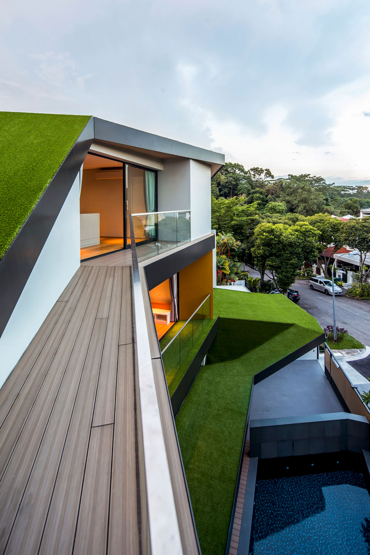 A Comfortable Contemporary House Surrounded by Mature Rain Trees and Quiet Walkways in Singapore by A D LAB (13)