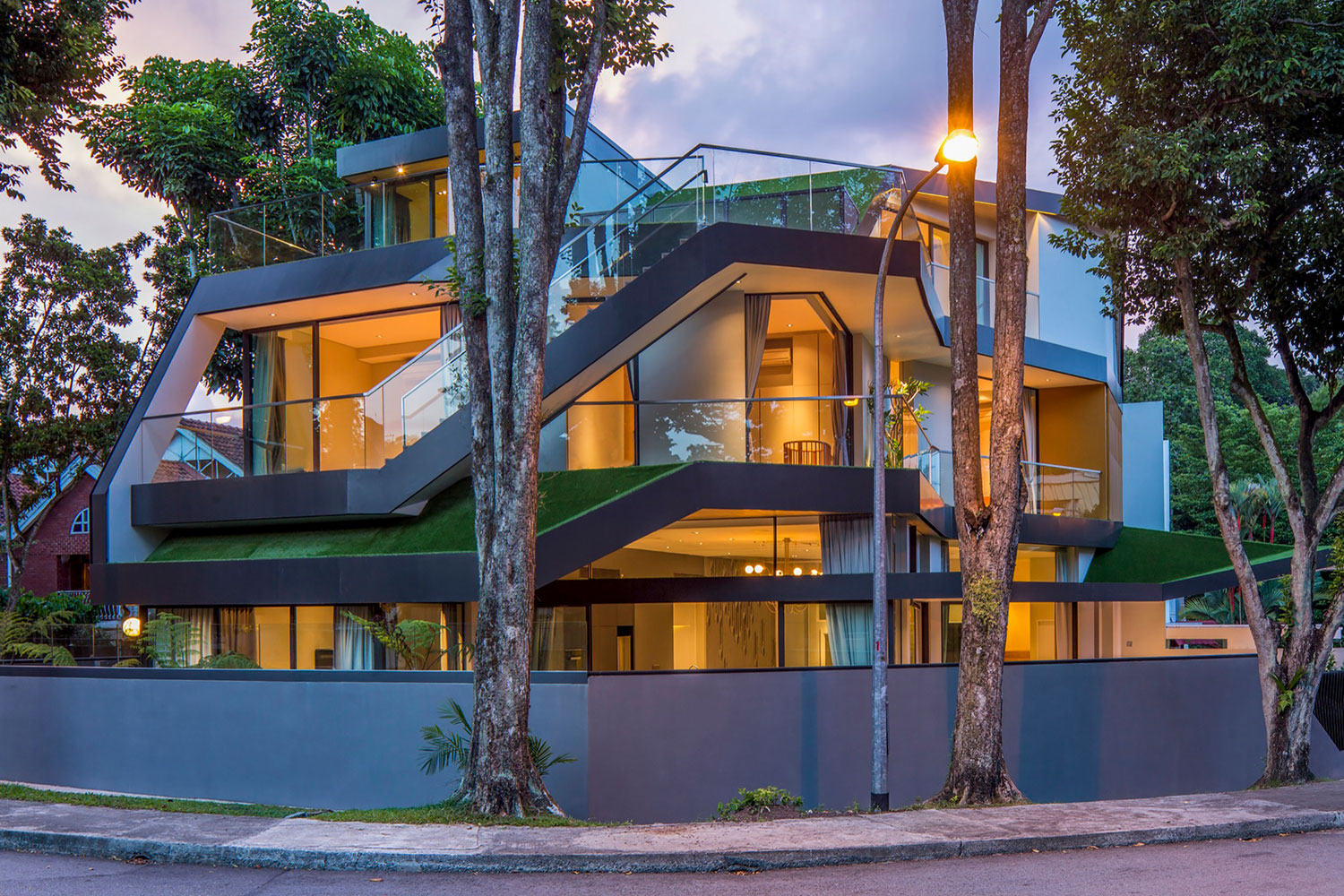 A Comfortable Contemporary House Surrounded by Mature Rain Trees and Quiet Walkways in Singapore by A D LAB (14)