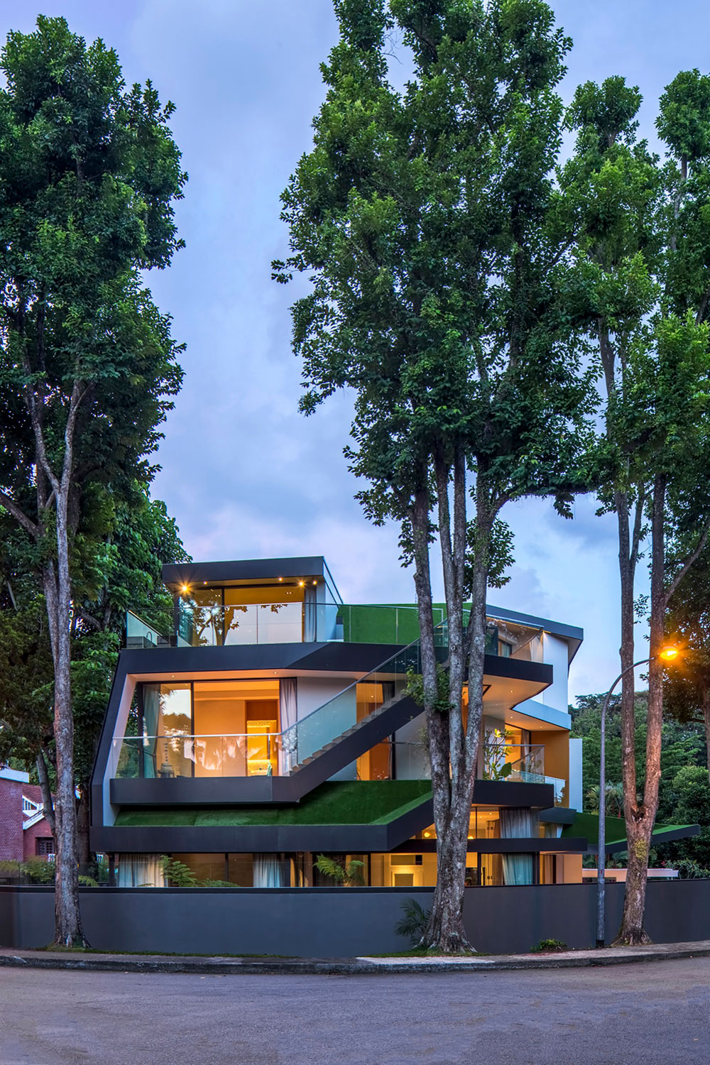A Comfortable Contemporary House Surrounded by Mature Rain Trees and Quiet Walkways in Singapore by A D LAB (16)