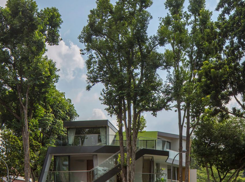 A Comfortable Contemporary House Surrounded by Mature Rain Trees and Quiet Walkways in Singapore by A D LAB (2)