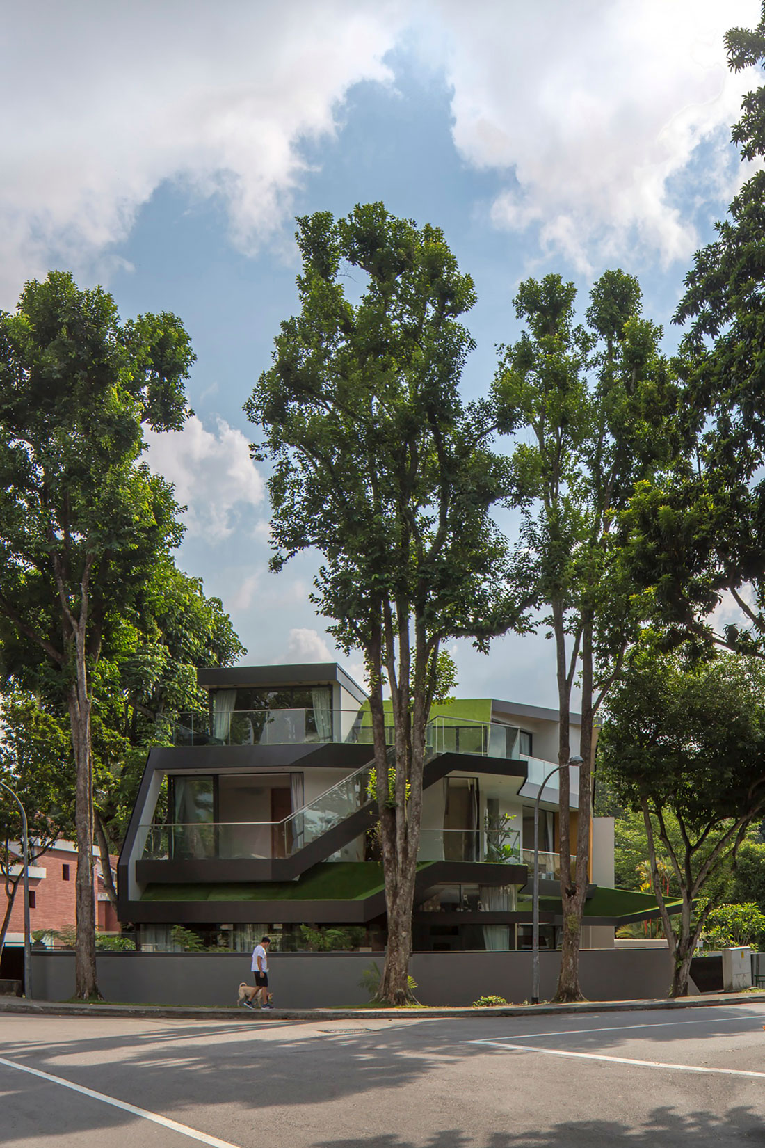 A Comfortable Contemporary House Surrounded by Mature Rain Trees and Quiet Walkways in Singapore by A D LAB (2)