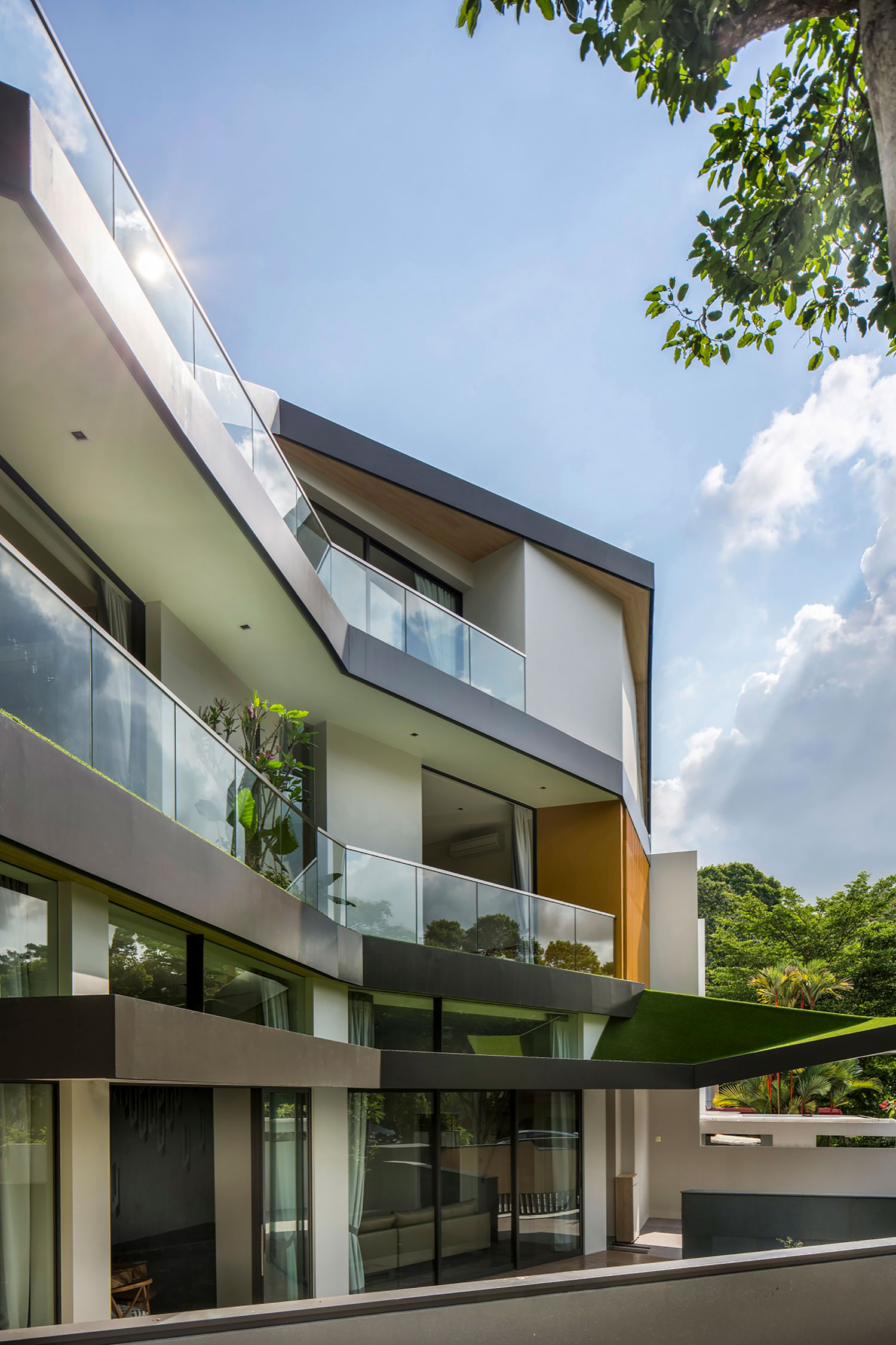 A Comfortable Contemporary House Surrounded by Mature Rain Trees and Quiet Walkways in Singapore by A D LAB (3)