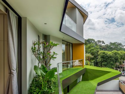 A Comfortable Contemporary House Surrounded by Mature Rain Trees and Quiet Walkways in Singapore by A D LAB (4)
