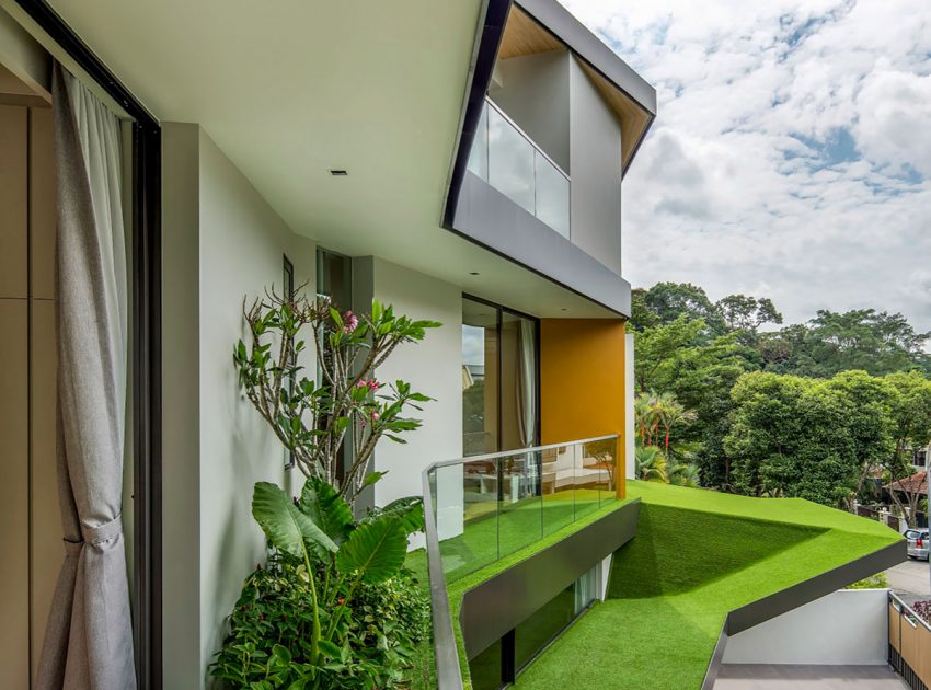 A Comfortable Contemporary House Surrounded by Mature Rain Trees and Quiet Walkways in Singapore by A D LAB (4)