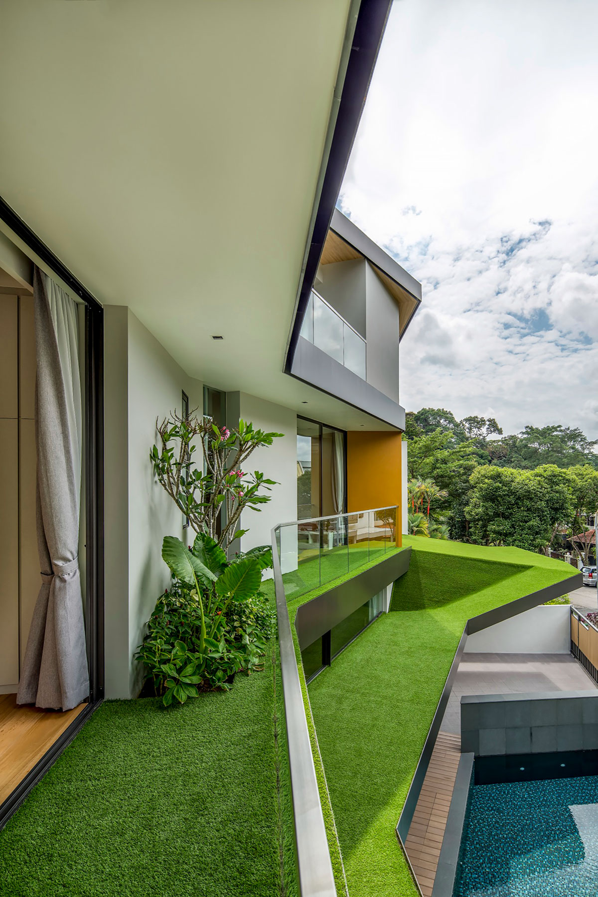 A Comfortable Contemporary House Surrounded by Mature Rain Trees and Quiet Walkways in Singapore by A D LAB (4)