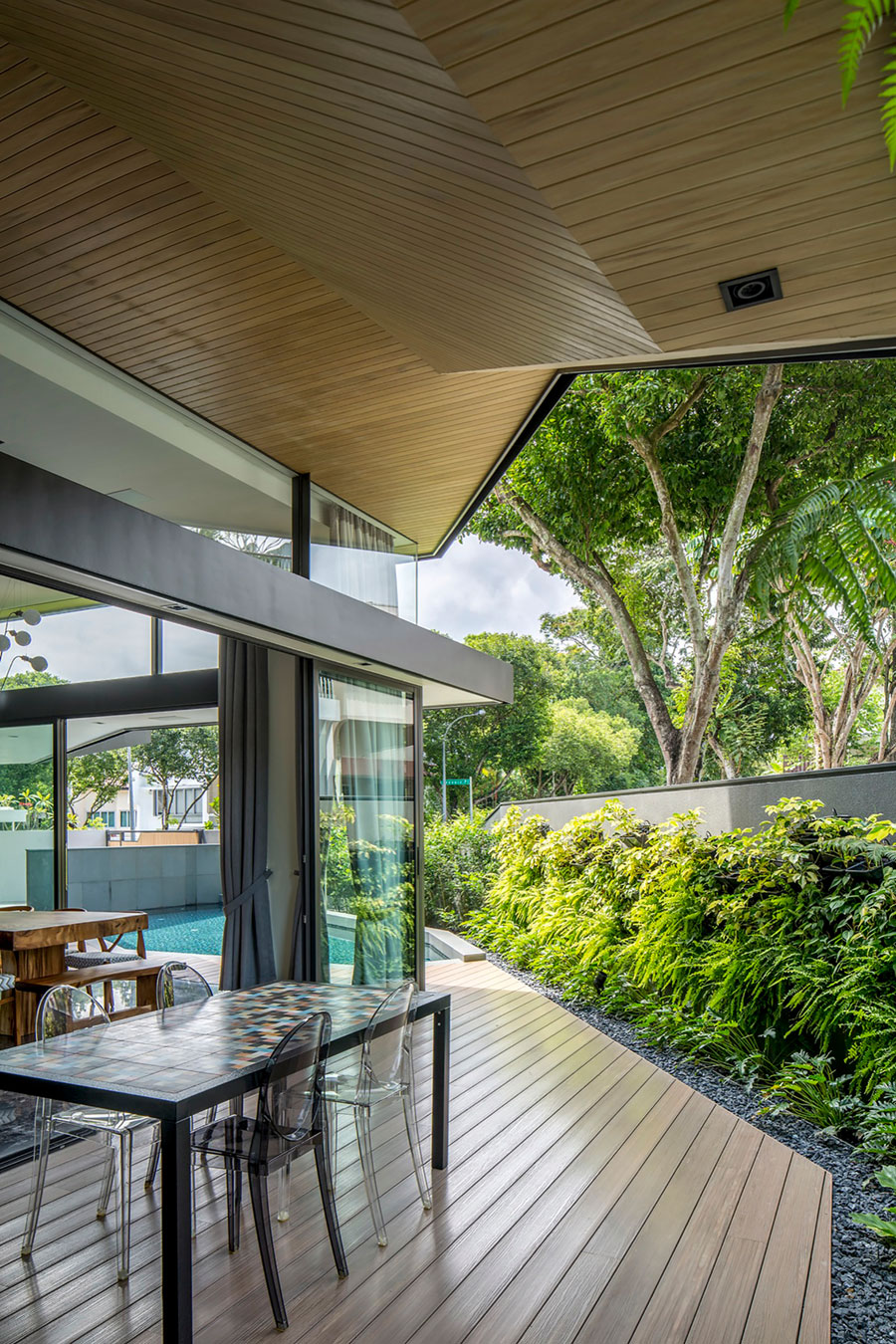 A Comfortable Contemporary House Surrounded by Mature Rain Trees and Quiet Walkways in Singapore by A D LAB (7)