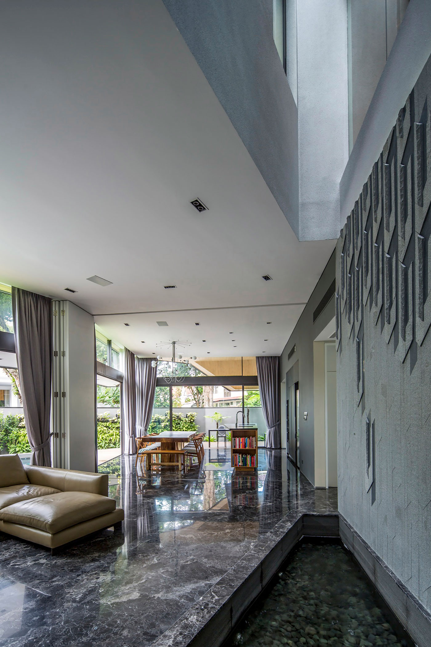 A Comfortable Contemporary House Surrounded by Mature Rain Trees and Quiet Walkways in Singapore by A D LAB (8)