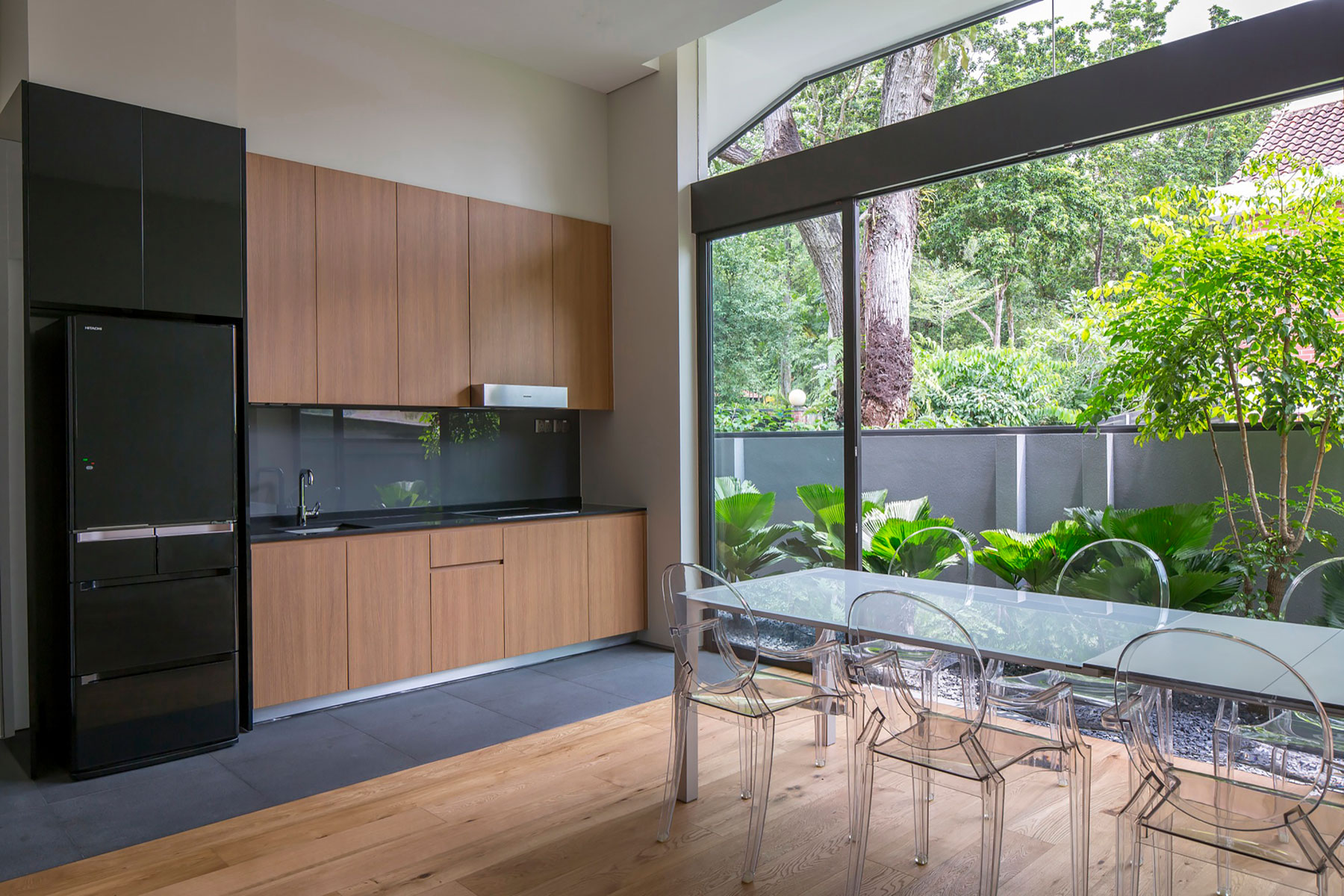 A Comfortable Contemporary House Surrounded by Mature Rain Trees and Quiet Walkways in Singapore by A D LAB (9)