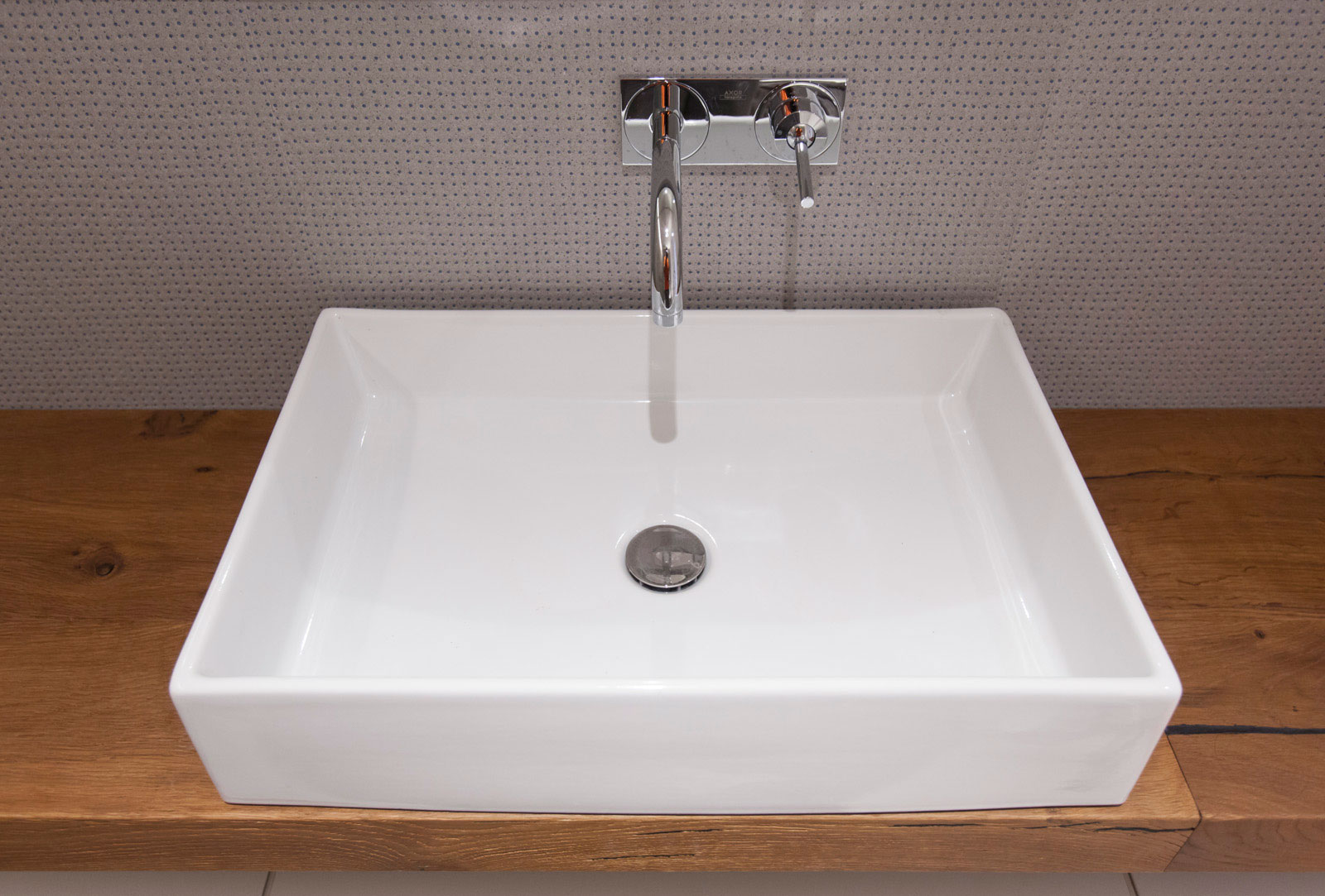 A Compact Yet Minimalist Apartment in Prati, Rome by Luca Peralta Studio (10)