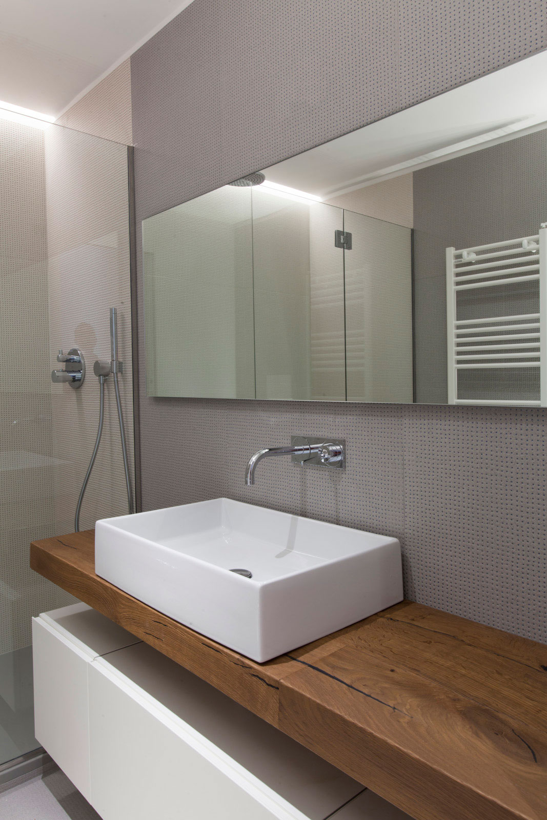 A Compact Yet Minimalist Apartment in Prati, Rome by Luca Peralta Studio (9)