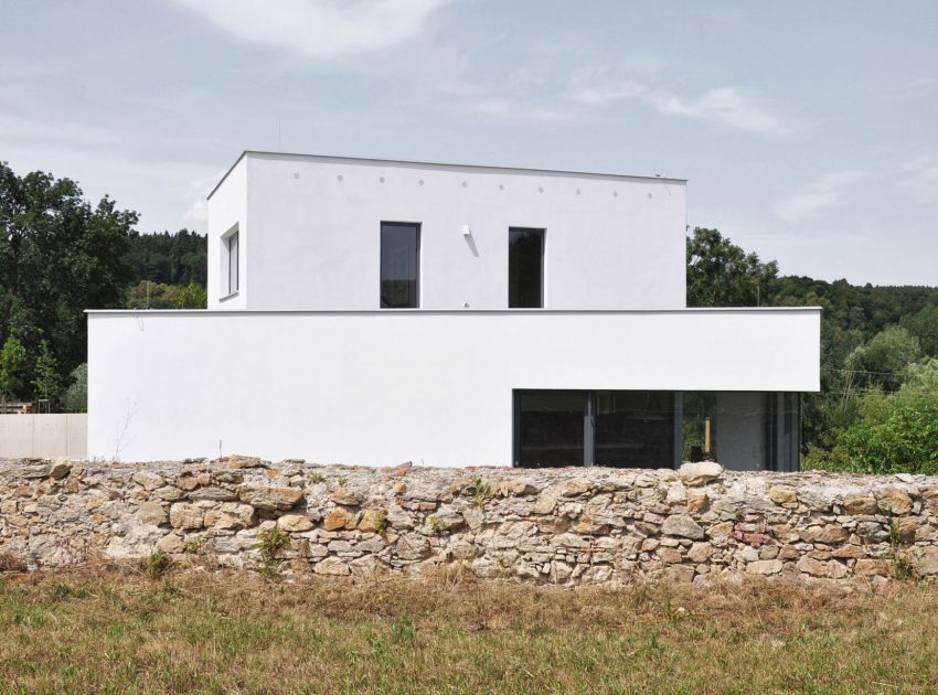 A Compact and Contemporary Family House in Hluboká nad Vltavou, Czech Republic by ATELIER 111 (1)