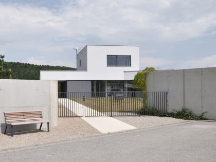 A Compact and Contemporary Family House in Hluboká nad Vltavou, Czech Republic by ATELIER 111 (2)