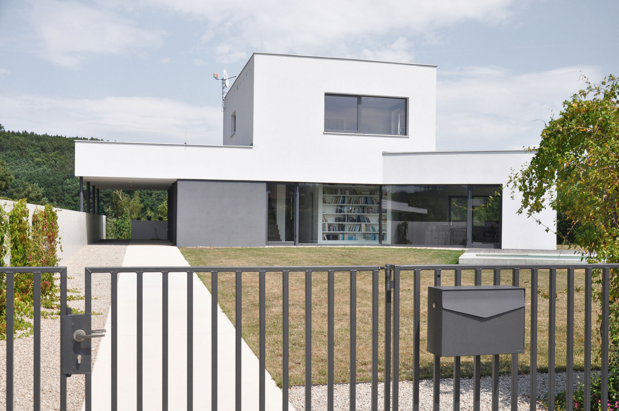A Compact and Contemporary Family House in Hluboká nad Vltavou, Czech Republic by ATELIER 111 (3)