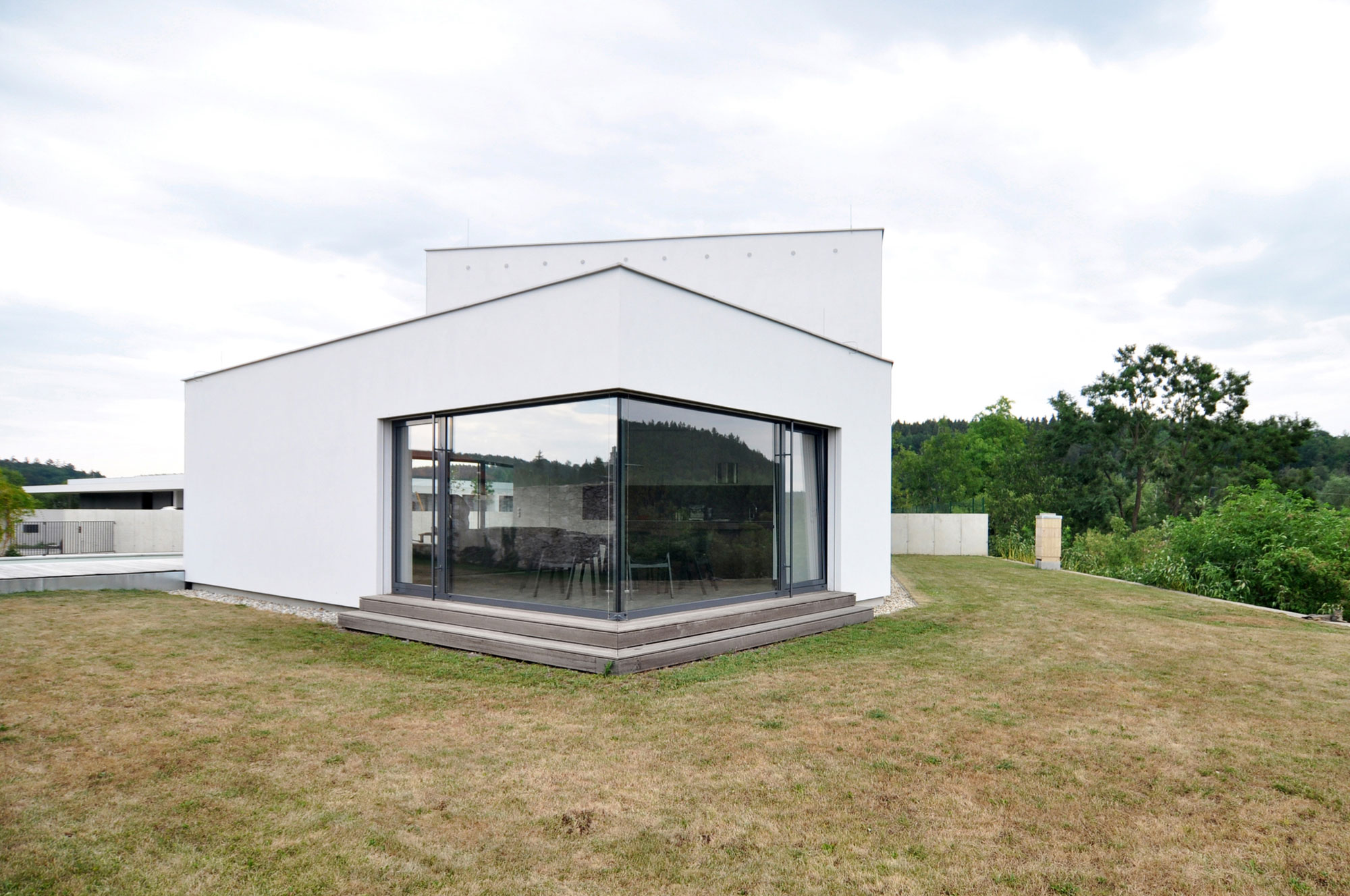 A Compact and Contemporary Family House in Hluboká nad Vltavou, Czech Republic by ATELIER 111 (7)