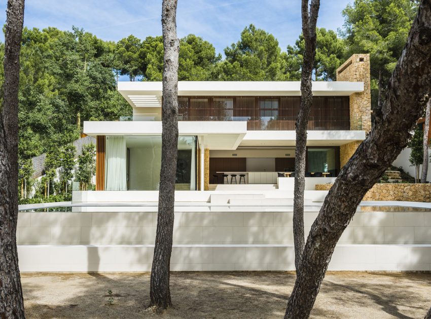 A Playful and Elegant Contemporary Home Formed by Overlapping Canopies in Spain by Juma Architects (1)