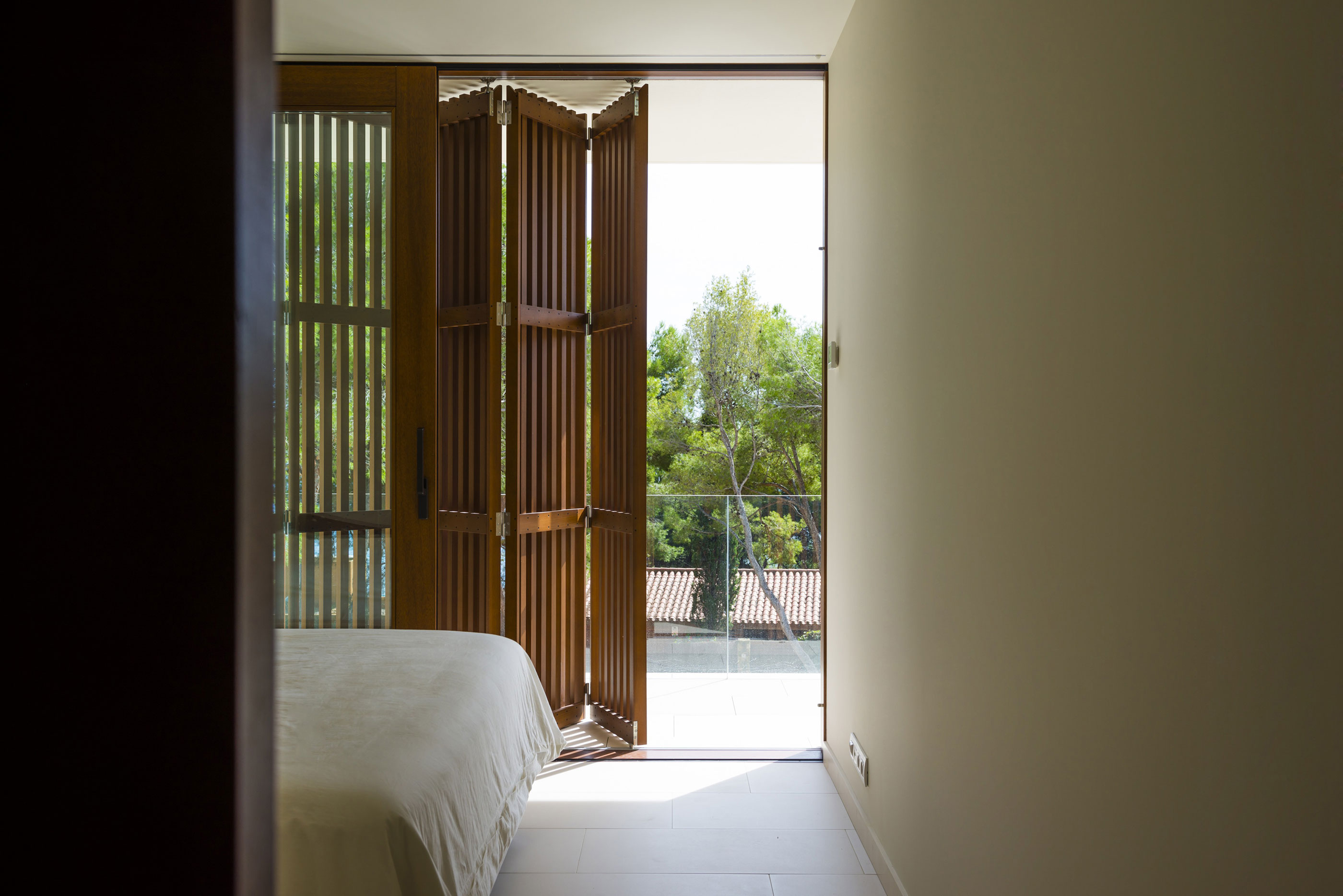 A Playful and Elegant Contemporary Home Formed by Overlapping Canopies in Spain by Juma Architects (20)