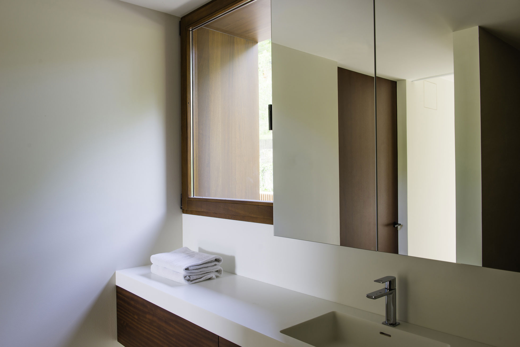 A Playful and Elegant Contemporary Home Formed by Overlapping Canopies in Spain by Juma Architects (21)