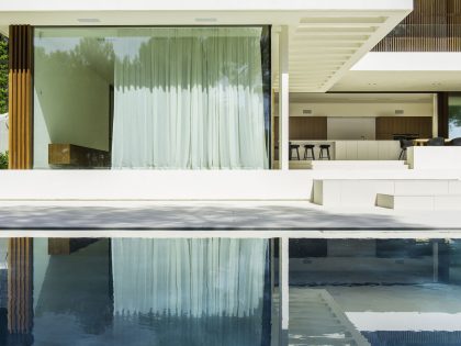A Playful and Elegant Contemporary Home Formed by Overlapping Canopies in Spain by Juma Architects (3)