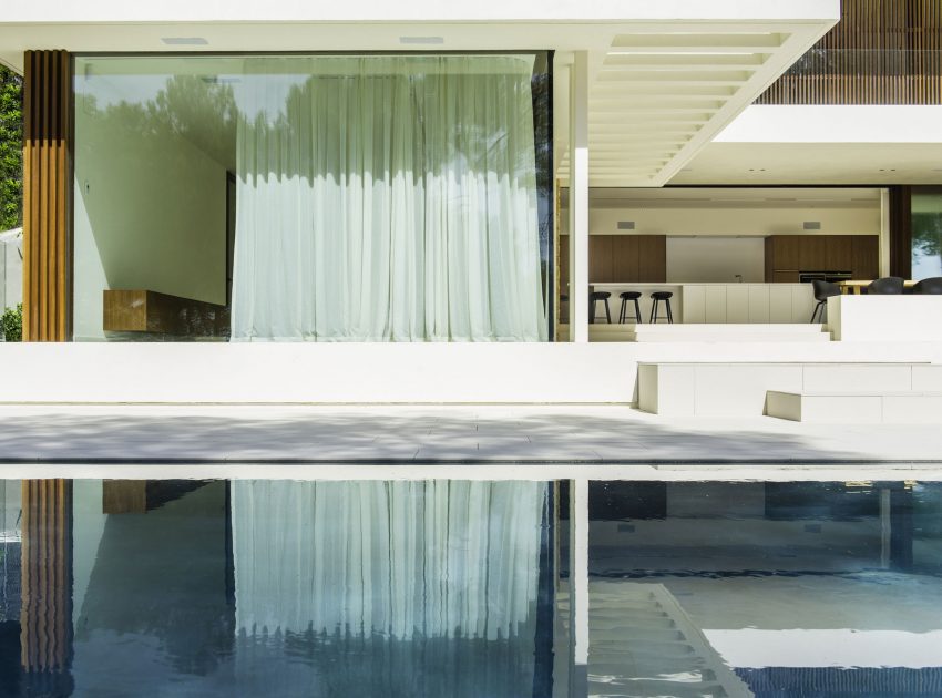 A Playful and Elegant Contemporary Home Formed by Overlapping Canopies in Spain by Juma Architects (3)