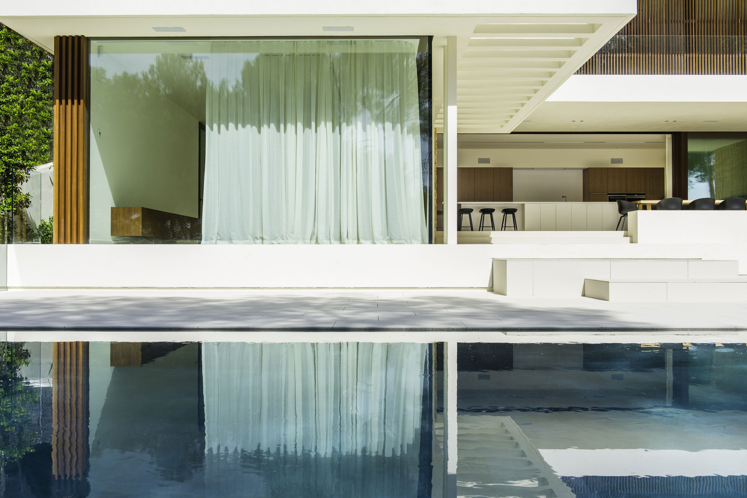 A Playful and Elegant Contemporary Home Formed by Overlapping Canopies in Spain by Juma Architects (3)