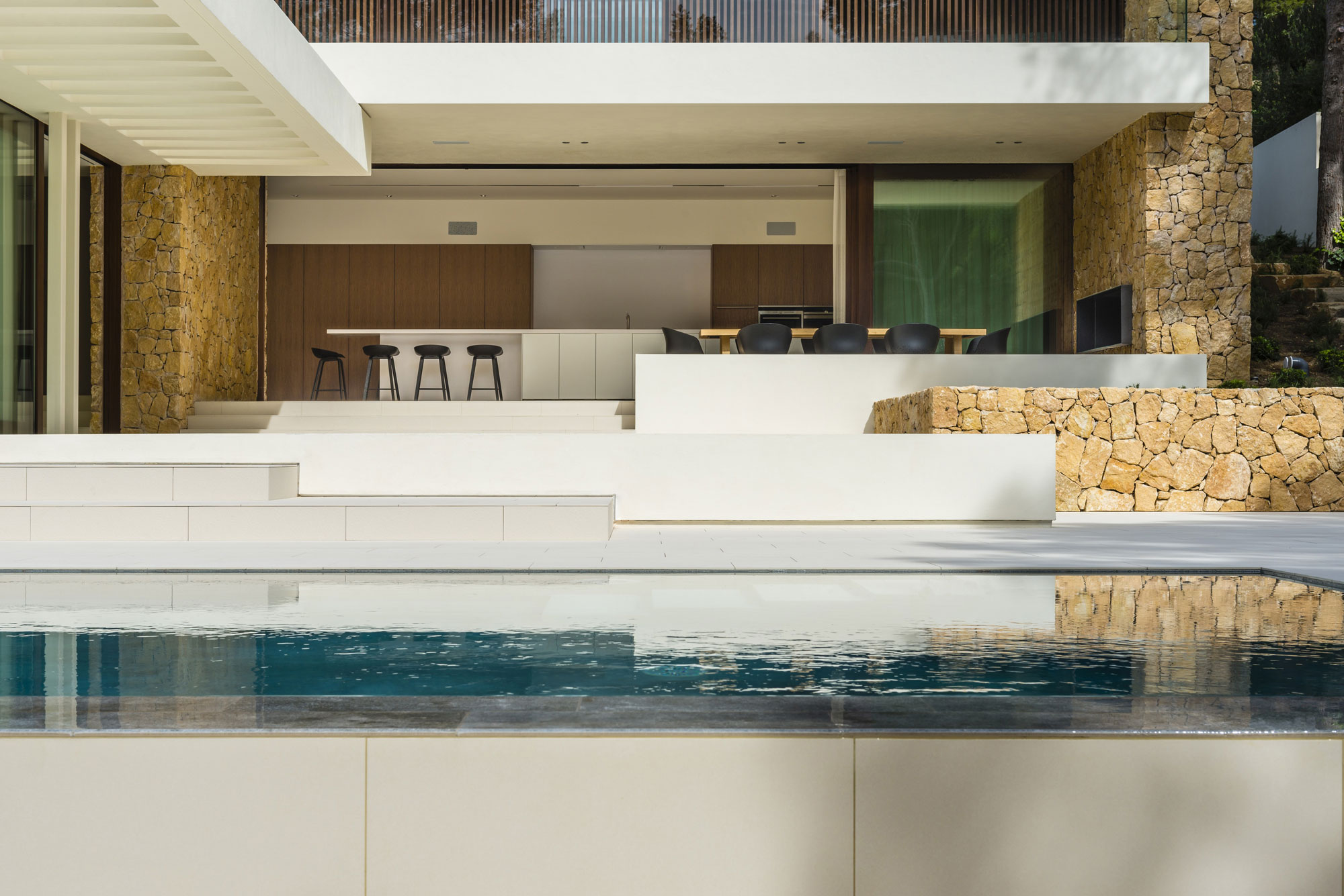 A Playful and Elegant Contemporary Home Formed by Overlapping Canopies in Spain by Juma Architects (6)