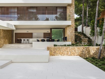 A Playful and Elegant Contemporary Home Formed by Overlapping Canopies in Spain by Juma Architects (7)