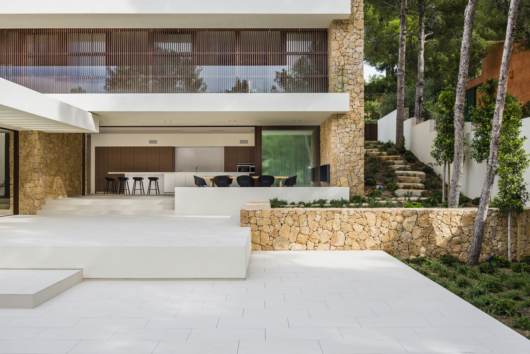 A Playful and Elegant Contemporary Home Formed by Overlapping Canopies in Spain by Juma Architects (7)