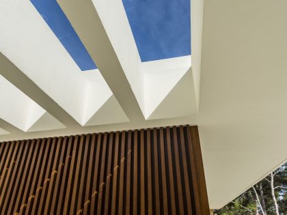 A Playful and Elegant Contemporary Home Formed by Overlapping Canopies in Spain by Juma Architects (8)