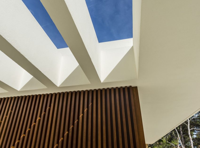 A Playful and Elegant Contemporary Home Formed by Overlapping Canopies in Spain by Juma Architects (8)