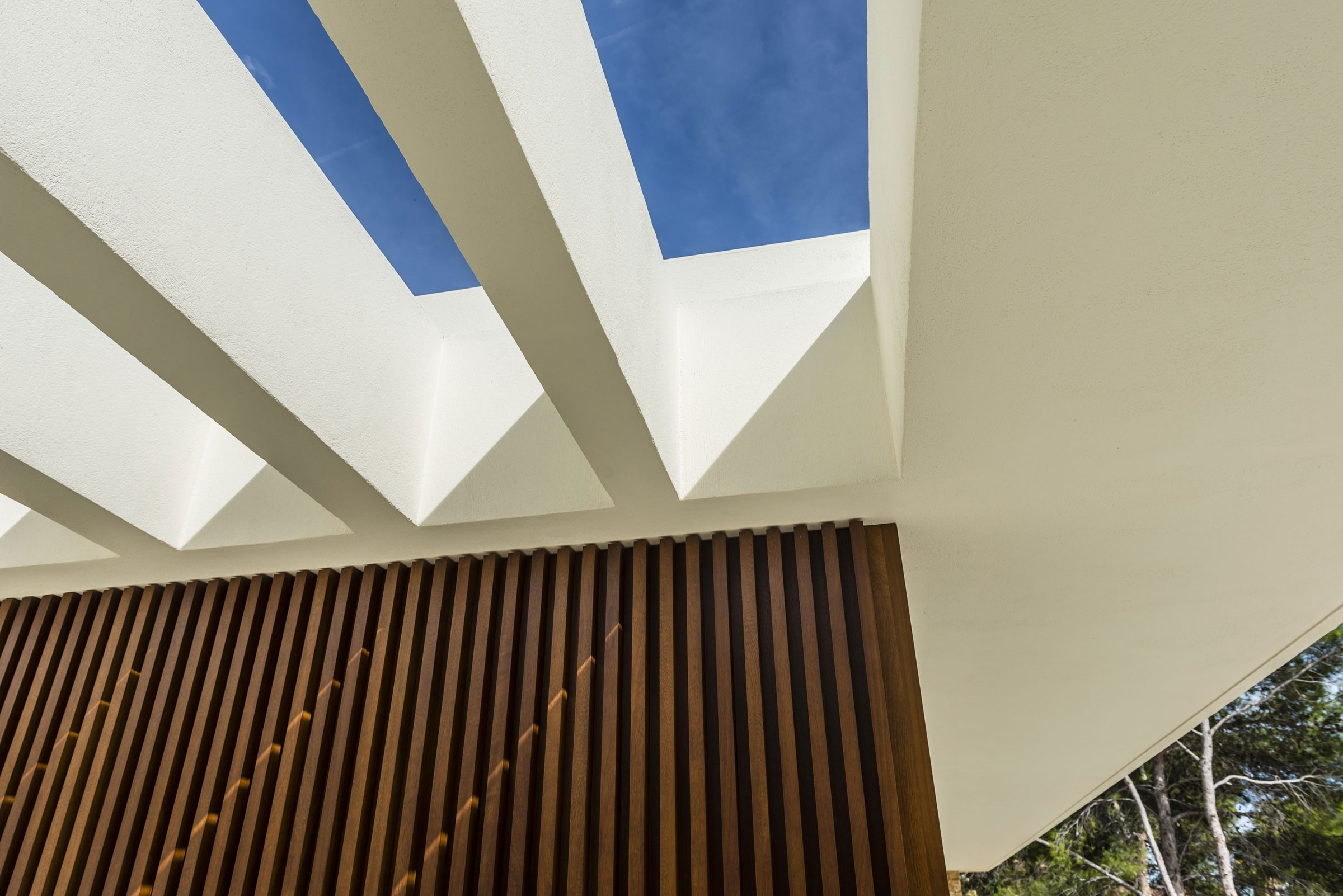 A Playful and Elegant Contemporary Home Formed by Overlapping Canopies in Spain by Juma Architects (8)