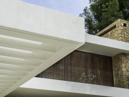 A Playful and Elegant Contemporary Home Formed by Overlapping Canopies in Spain by Juma Architects (9)