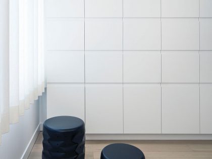 A Contemporary Apartment with Shades of Red and Black Furniture in Mortsel, Belgium by Filip Deslee (13)