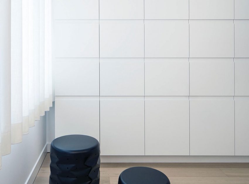 A Contemporary Apartment with Shades of Red and Black Furniture in Mortsel, Belgium by Filip Deslee (13)