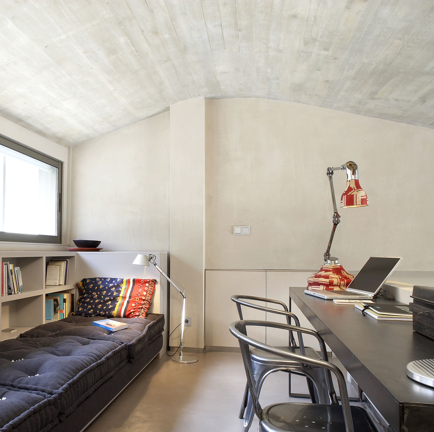 A Contemporary Apartment with Simple and Industrial Interiors in Barcelona by GCA Architects (19)