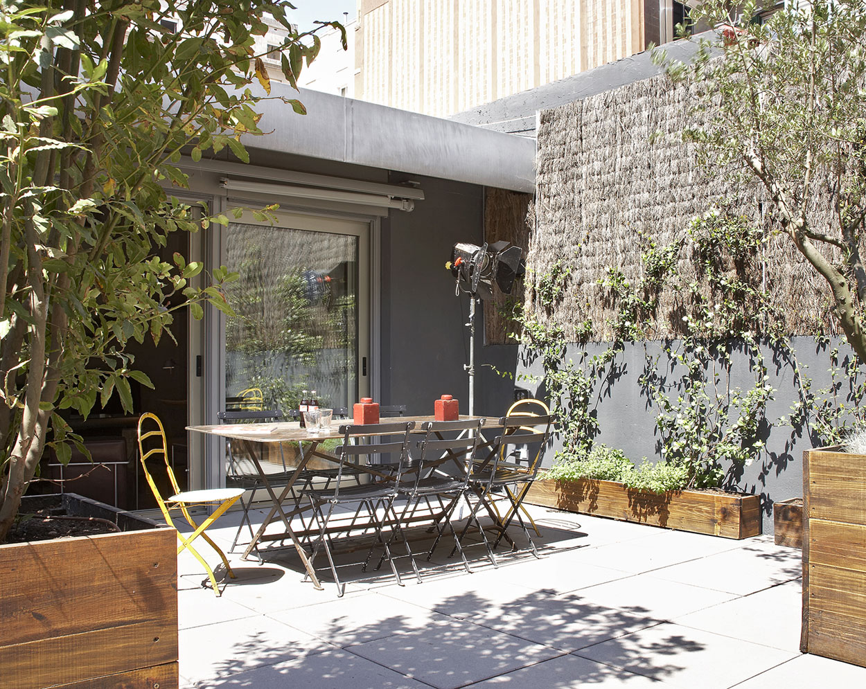 A Contemporary Apartment with Simple and Industrial Interiors in Barcelona by GCA Architects (2)
