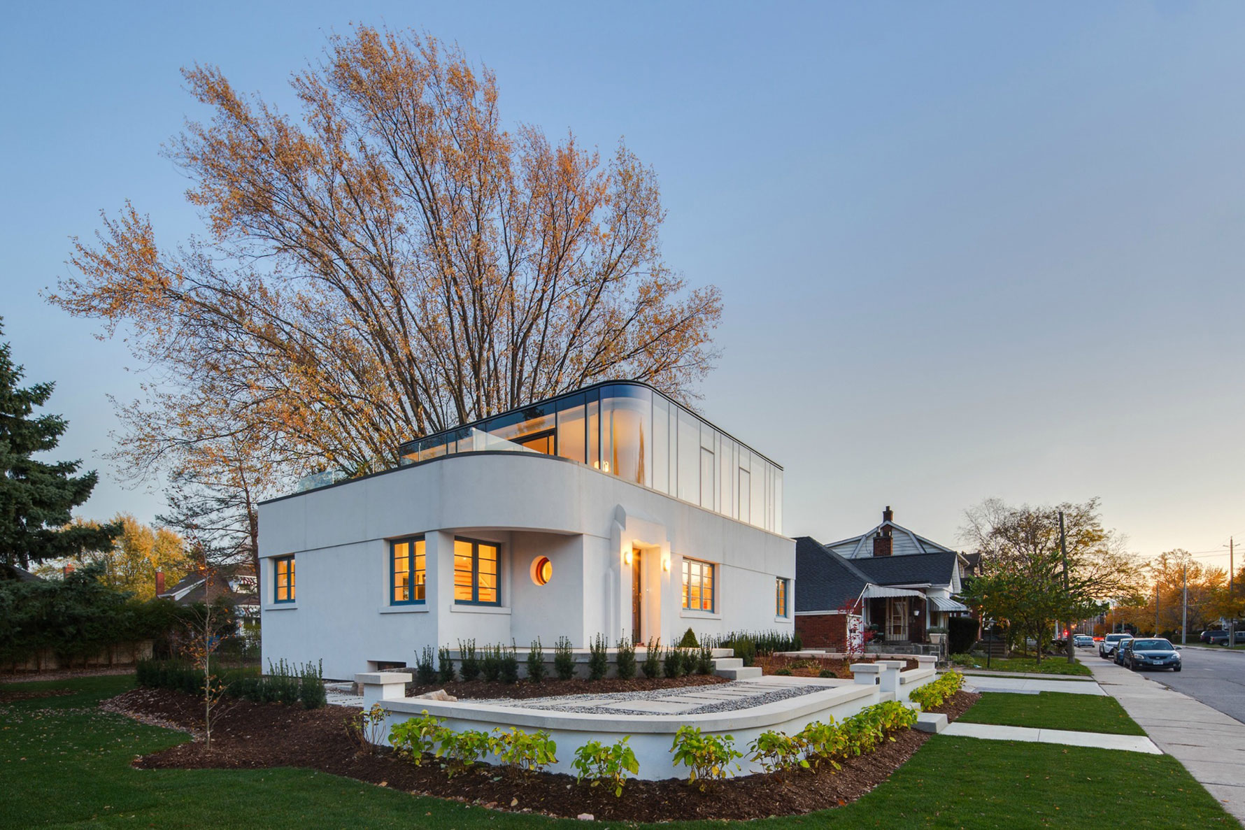 A Contemporary Art Deco Home in Hamilton, Canada by DPAI Architecture & Toms + McNally Design (10)