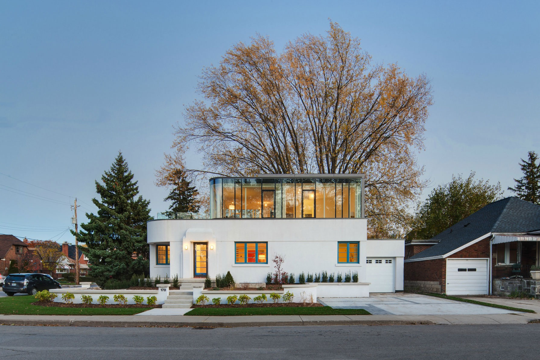 A Contemporary Art Deco Home in Hamilton, Canada by DPAI Architecture & Toms + McNally Design (9)