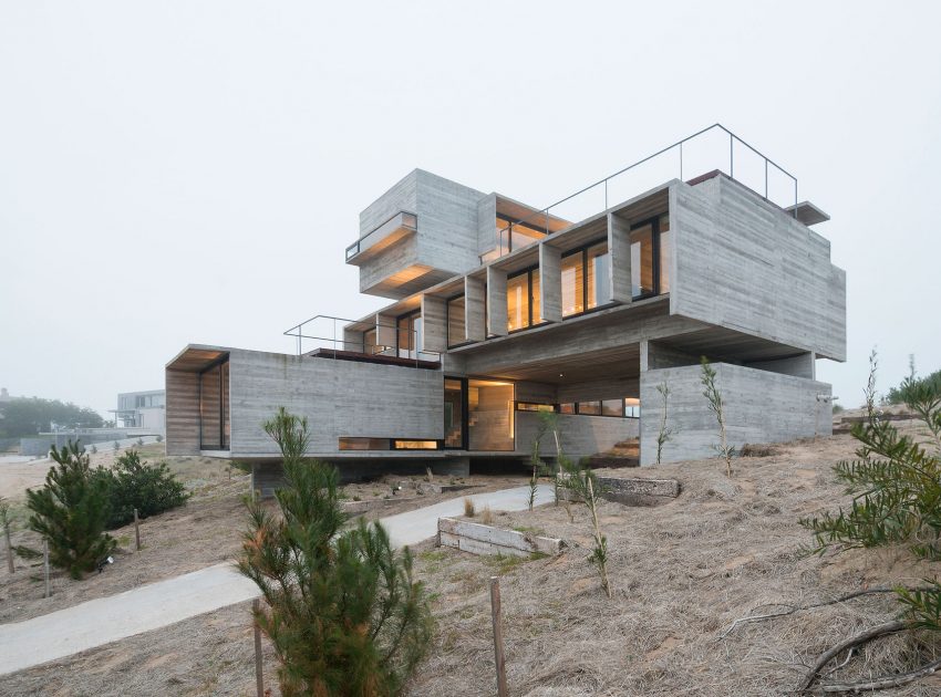 A Contemporary Concrete Home Made of Three Stacked Volumes in La Costa Partido by Luciano Kruk Arquitectos (15)