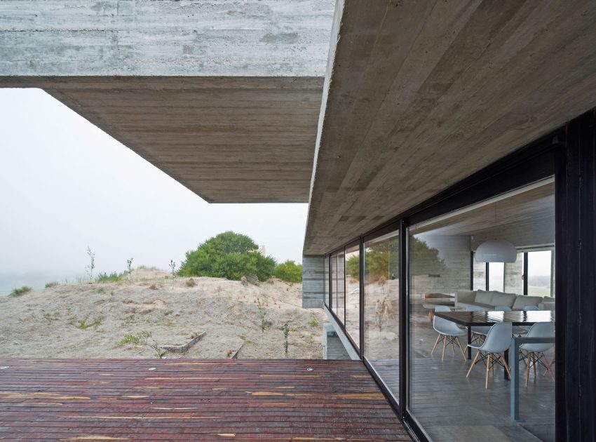 A Contemporary Concrete Home Made of Three Stacked Volumes in La Costa Partido by Luciano Kruk Arquitectos (7)