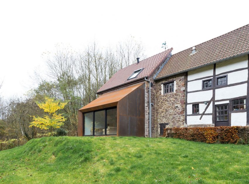 A Contemporary Extension for an Elegant Eighteenth-Century Home in Profondeville, Belgium by Puzzle’s Architecture (1)